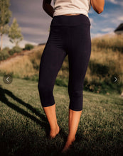 Load image into Gallery viewer, Navy Cropped Buttery Soft Legging
